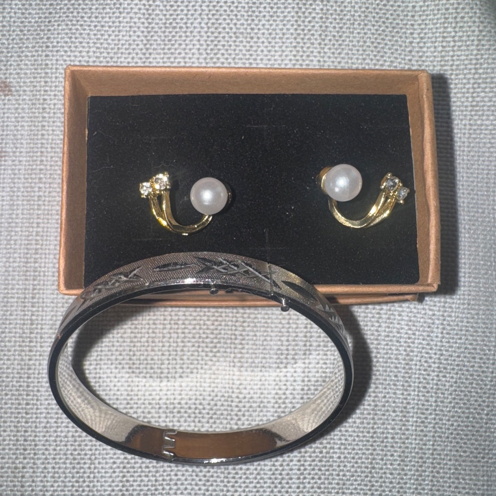 4PC BUNDLE OF JEWELRY/SKINCARE/MAKEUP - Picture 2 of 4